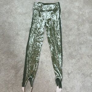 NWT We Are HAH Crushed Velvet Stirrup Pant Size Medium